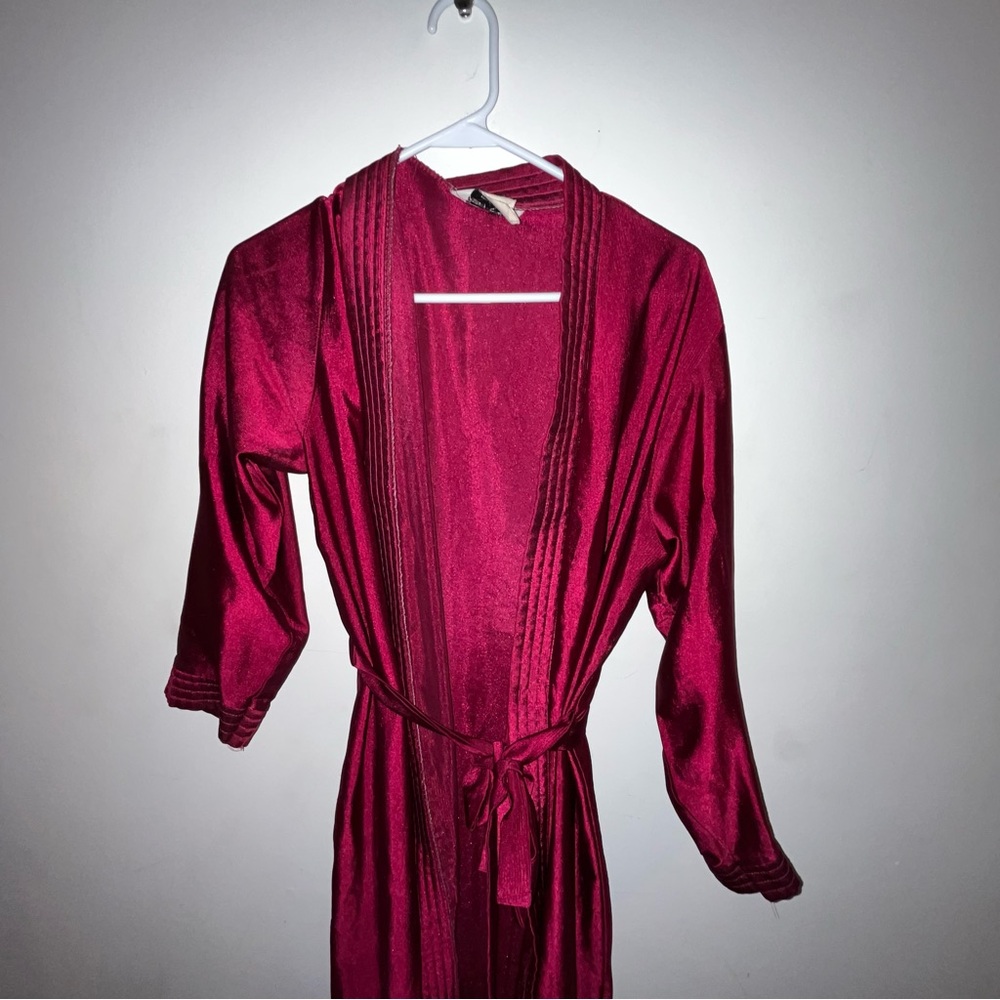 Vintage Elegant oversized Women's Satin Robe - Rich Red